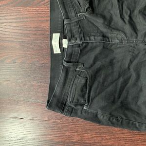 Black skinny jeans.